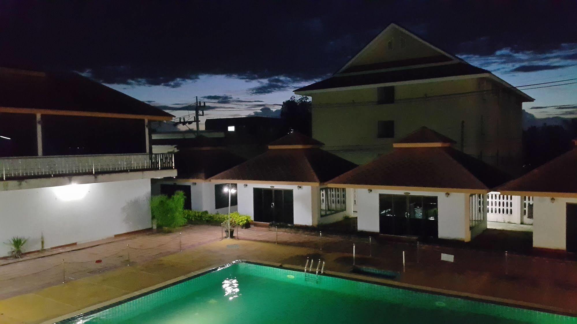 Sadudee Mansion Hotel Surat Thani Esterno foto
